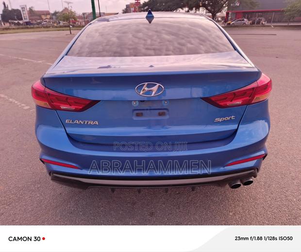 Hyundai Elantra 2018 Blue