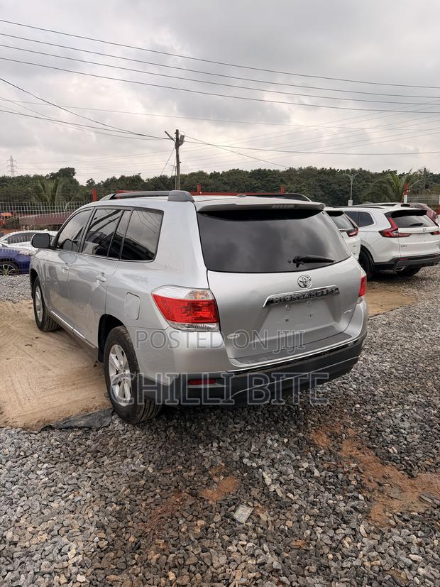 Toyota Highlander 2.7L 2WD 2013 Silver