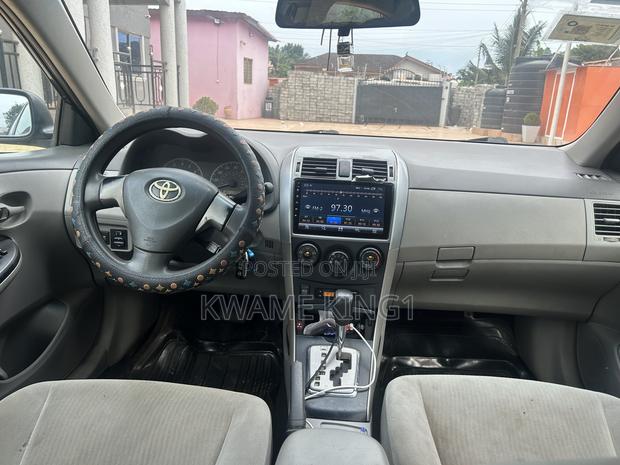 Toyota Corolla LE 4dr Sedan (1.8L 4cyl 4A) 2010 Gray