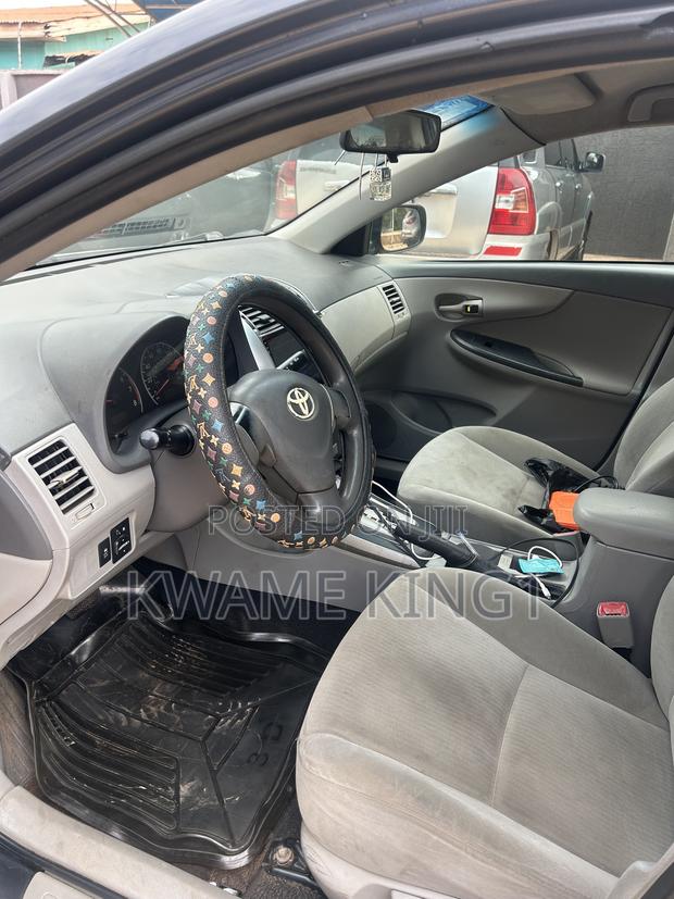 Toyota Corolla LE 4dr Sedan (1.8L 4cyl 4A) 2010 Gray