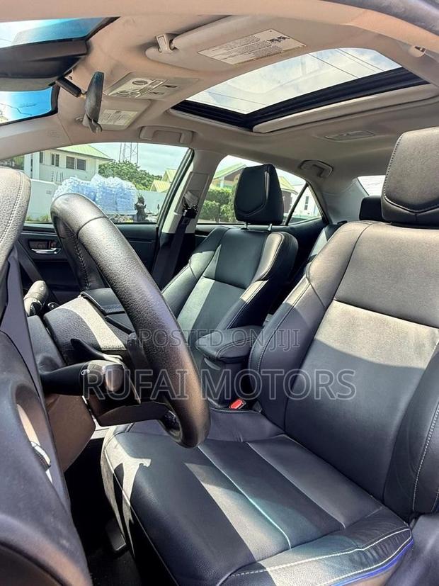 Toyota Corolla XSE (1.8L 4cyl 2A) 2018 Gray