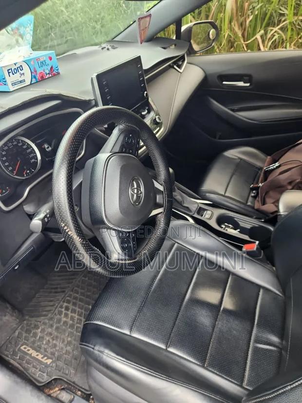 Toyota Corolla SE (1.8L 4cyl 2A) 2019 Silver