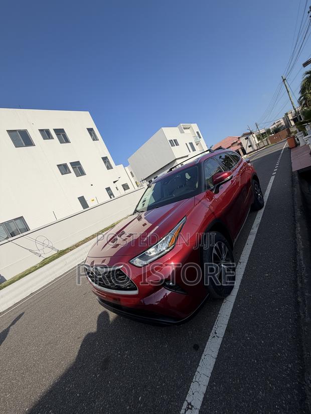 Toyota Highlander XLE 2021 Burgundy