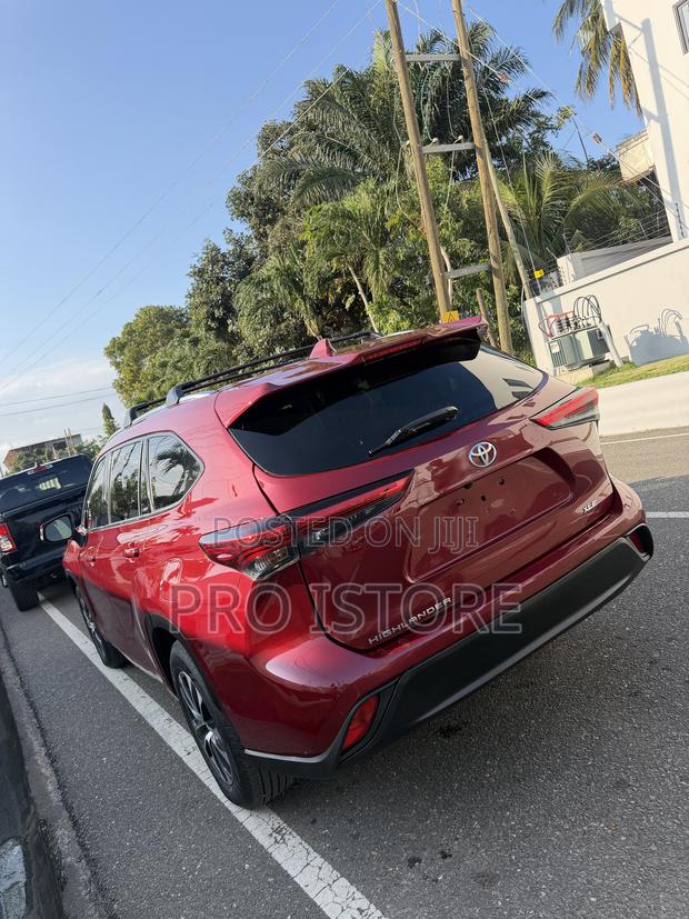 Toyota Highlander XLE 2021 Burgundy