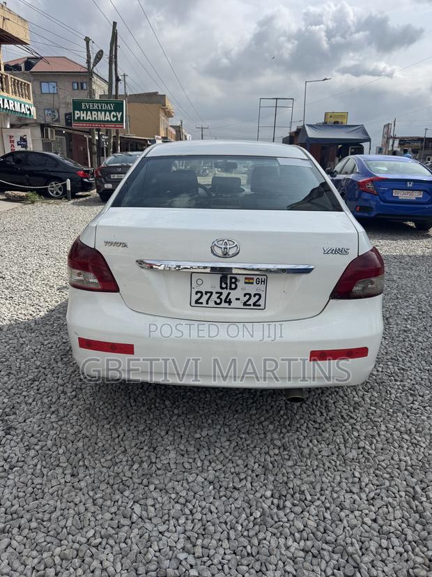 Toyota Yaris 2010 White