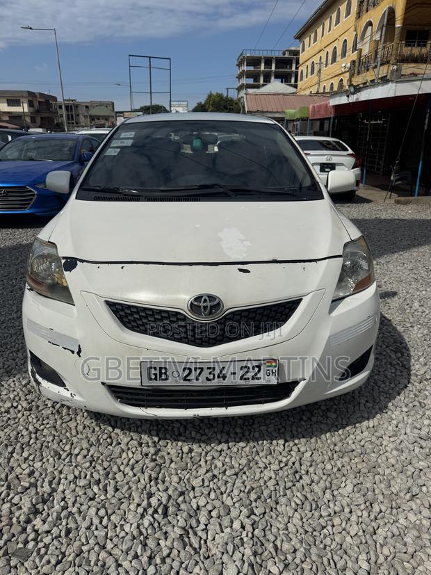 Toyota Yaris 2010 White
