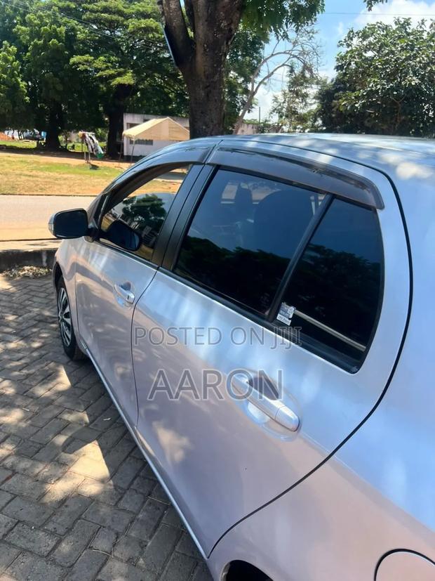 Toyota Vitz 1.0 FWD 5dr 2010 Pearl