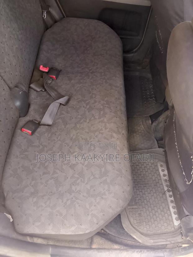 Toyota Vitz 2010 Silver