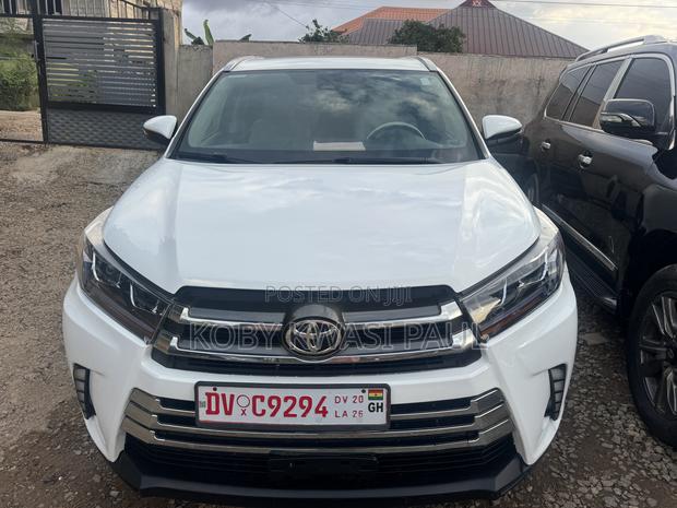 Toyota Highlander XLE 4x2 V6 (3.5L 6cyl 8A) 2018 White