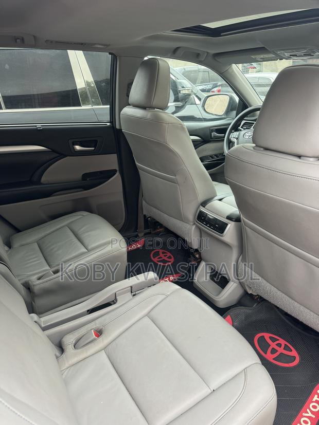 Toyota Highlander XLE 4x2 V6 (3.5L 6cyl 8A) 2018 White