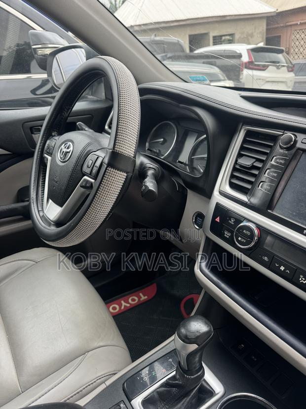 Toyota Highlander XLE 4x2 V6 (3.5L 6cyl 8A) 2018 White