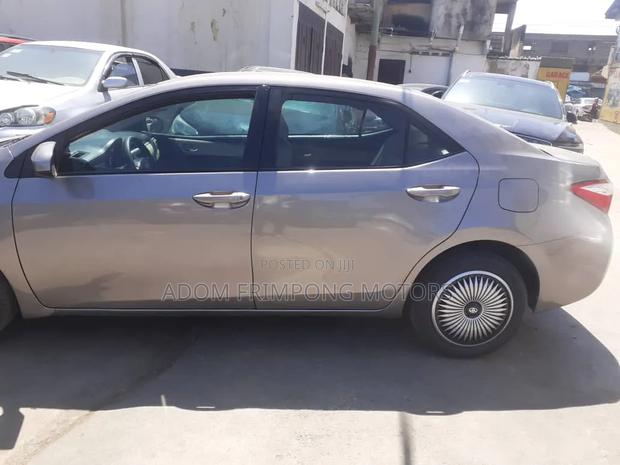 Toyota Corolla 2015 Brown