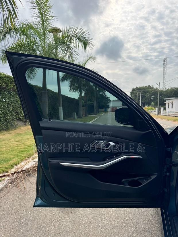 BMW 330i 2021 Green