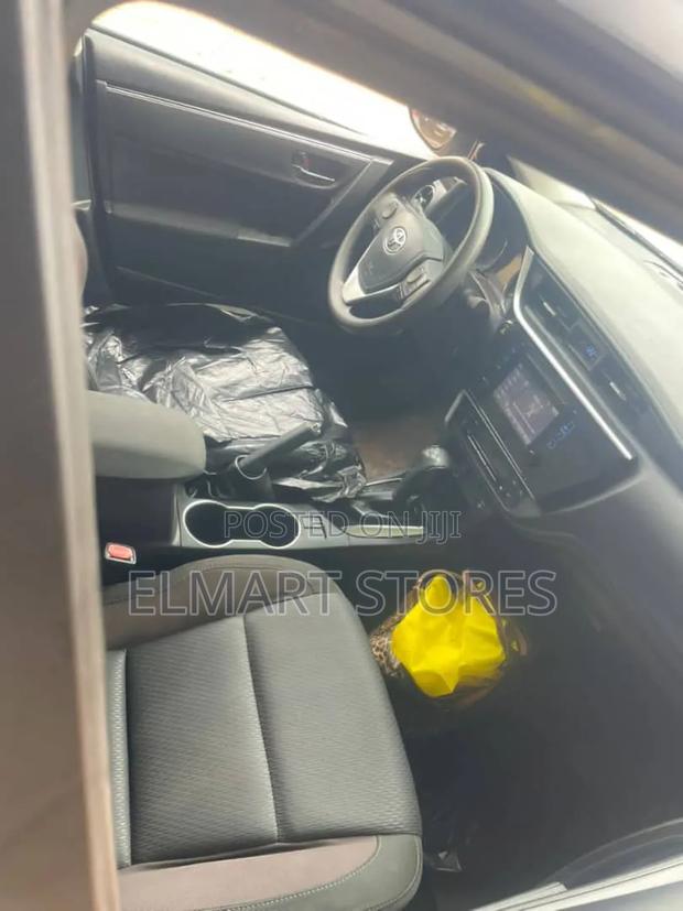 Toyota Corolla LE Eco (1.8L 4cyl 2A) 2019 Silver