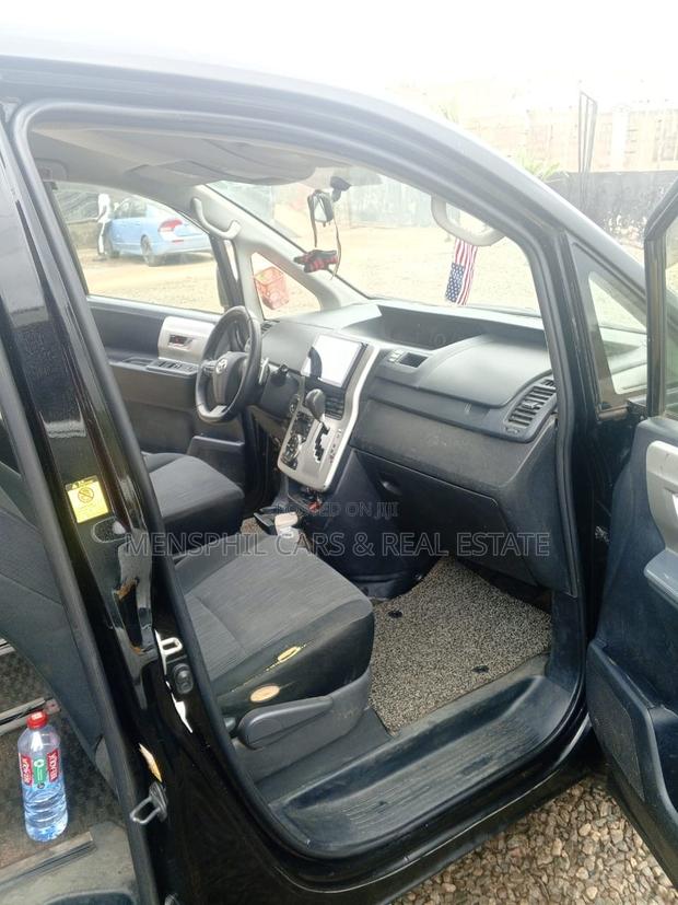 Toyota Voxy 2011 Black