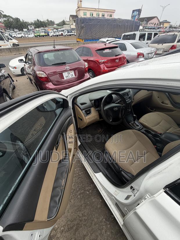 Hyundai Elantra Limited Sedan FWD (1.8L 4cyl 6A) 2013 White