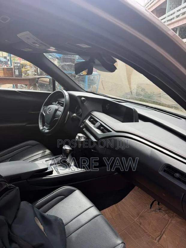 Lexus UX 2019 Gray