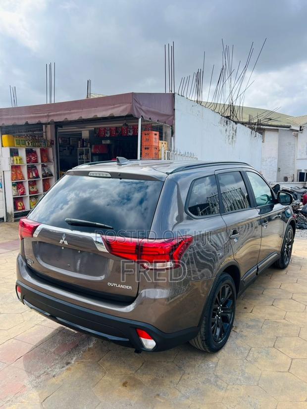Mitsubishi Outlander LE FWD 2018 Brown
