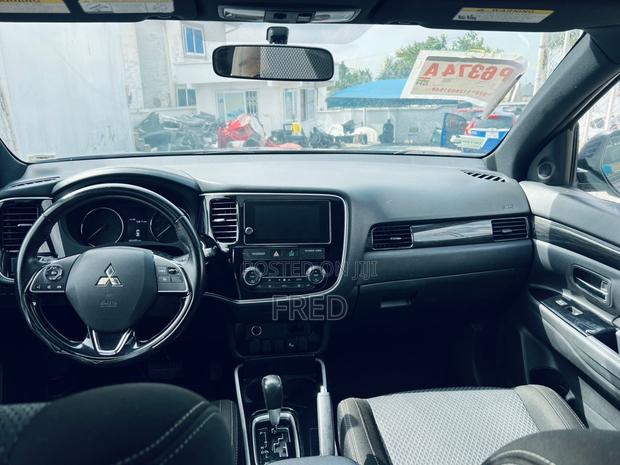 Mitsubishi Outlander LE FWD 2018 Brown