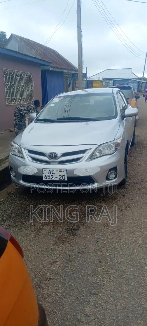 Toyota Corolla LE 4dr Sedan (1.8L 4cyl 4A) 2013 Silver