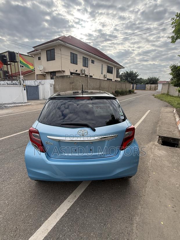 Toyota Vitz 1.3 FWD 3dr 2015 Blue