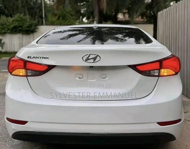 Hyundai Elantra Limited Sedan FWD (1.8L 4cyl 6A) 2016 White