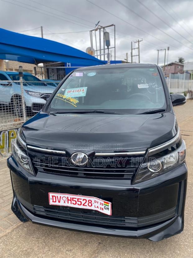 Toyota Voxy X 4WD 8-Seater 2016 Black