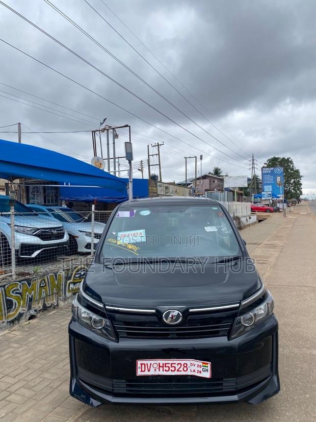 Toyota Voxy X 4WD 8-Seater 2016 Black