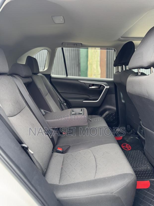 Toyota RAV4 XLE 2022 White