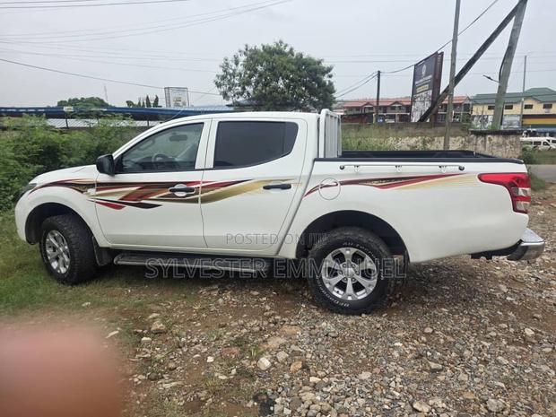 Mitsubishi L200 Club Cab 2.4 154hp 4WD 2018 White