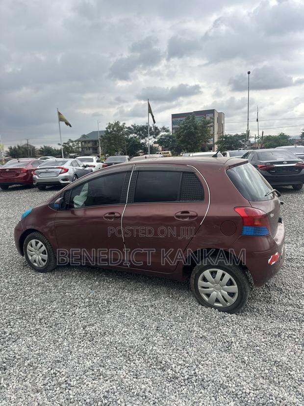 Toyota Vitz 1.0 FWD 5dr 2010 Burgundy