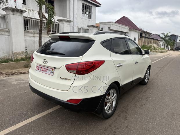 Hyundai Tucson 2011 White