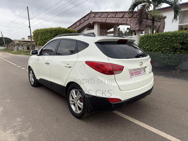 Hyundai Tucson 2011 White