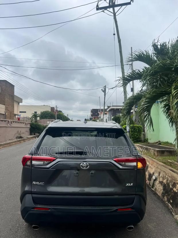 Toyota RAV4 2023 Gray
