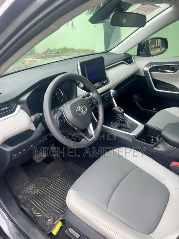 Toyota RAV4 2023 Gray