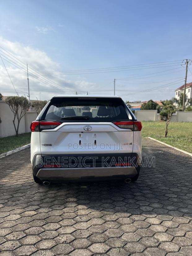 Toyota RAV4 Limited FWD 2023 White