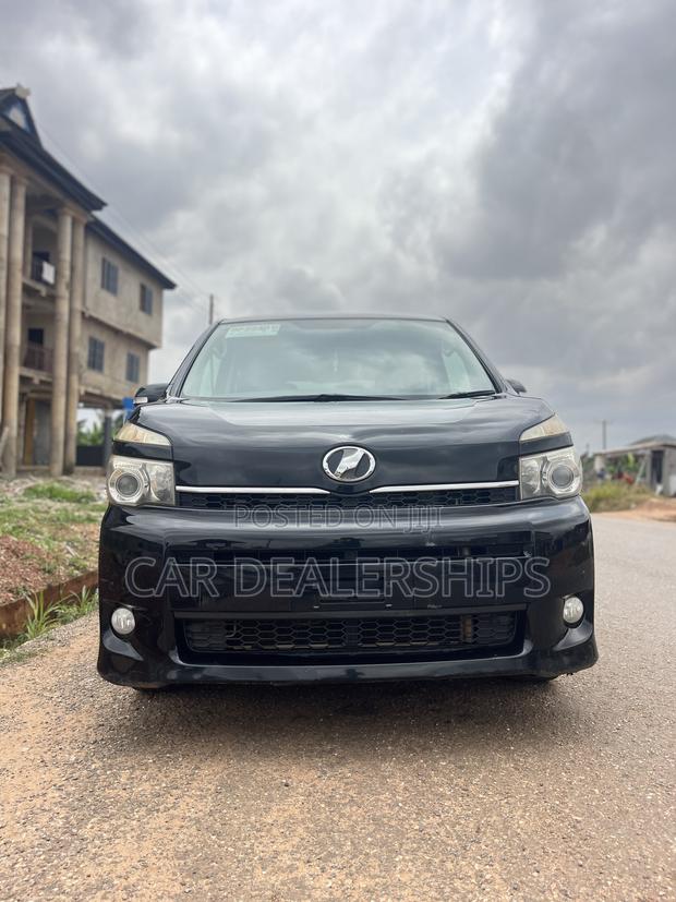 Toyota Voxy 2013 Black