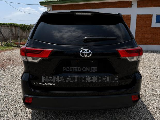 Toyota Highlander LE 2019 Black