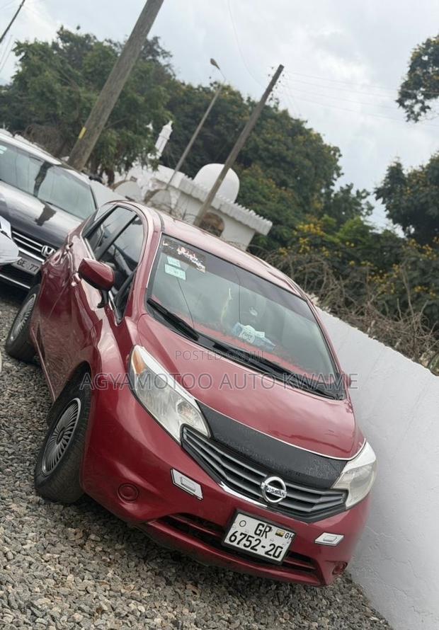 Nissan Versa 1.6 S 2013 Brown