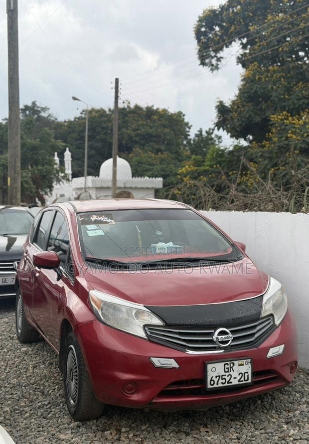 Nissan Versa 1.6 S 2013 Brown
