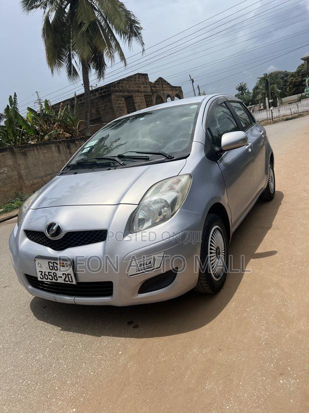 Toyota Vitz 1.0 FWD 5dr 2010 Silver
