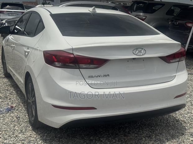 Hyundai Elantra Sport Sedan FWD (1.6L 4cyl 6M) 2017 White