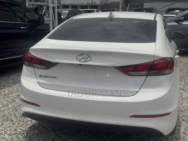 Hyundai Elantra Sport Sedan FWD (1.6L 4cyl 6M) 2017 White