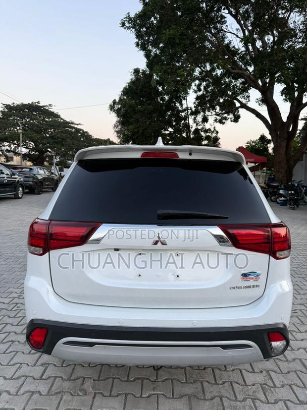 Mitsubishi Outlander 2019 White