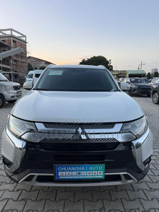 Mitsubishi Outlander 2019 White