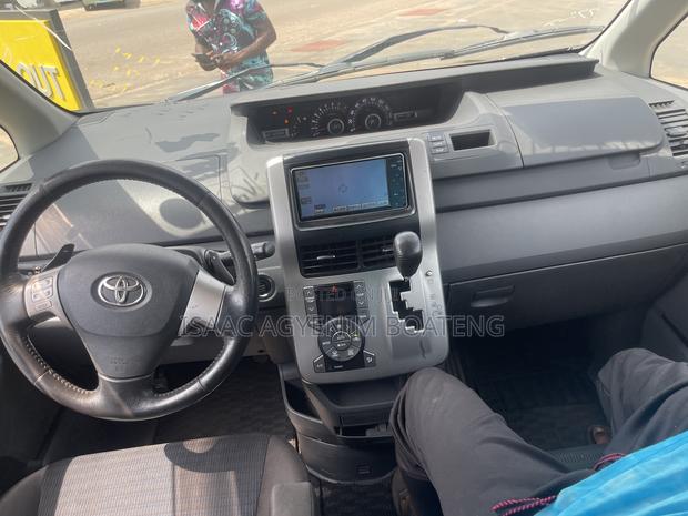 Toyota Voxy 2011 Black