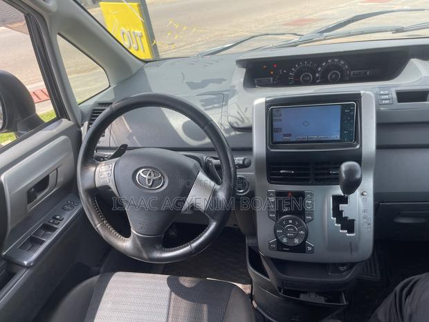 Toyota Voxy 2011 Black