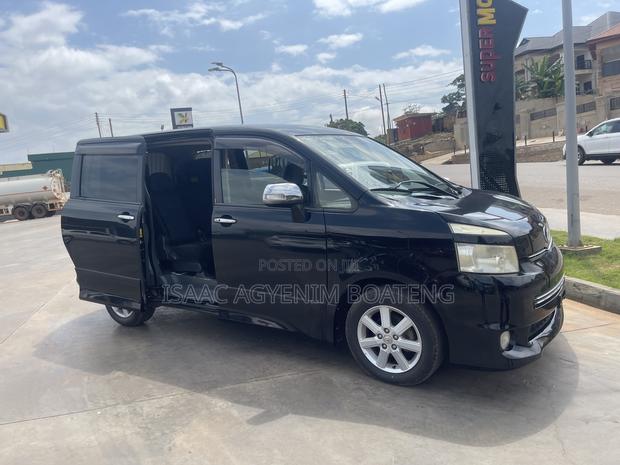 Toyota Voxy 2011 Black