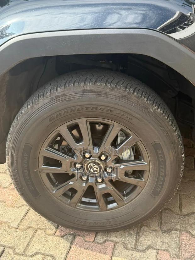 Toyota Land Cruiser Prado 2026 Black