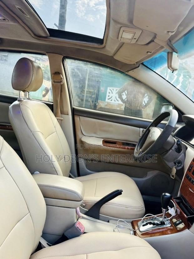 Toyota Corolla LE 4dr Sedan (1.8L 4cyl 4A) 2010 Silver